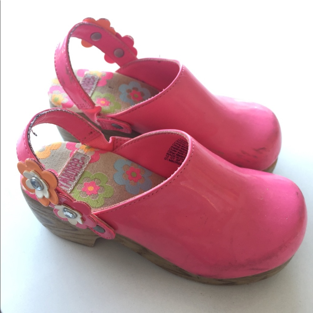 Little girls clogs